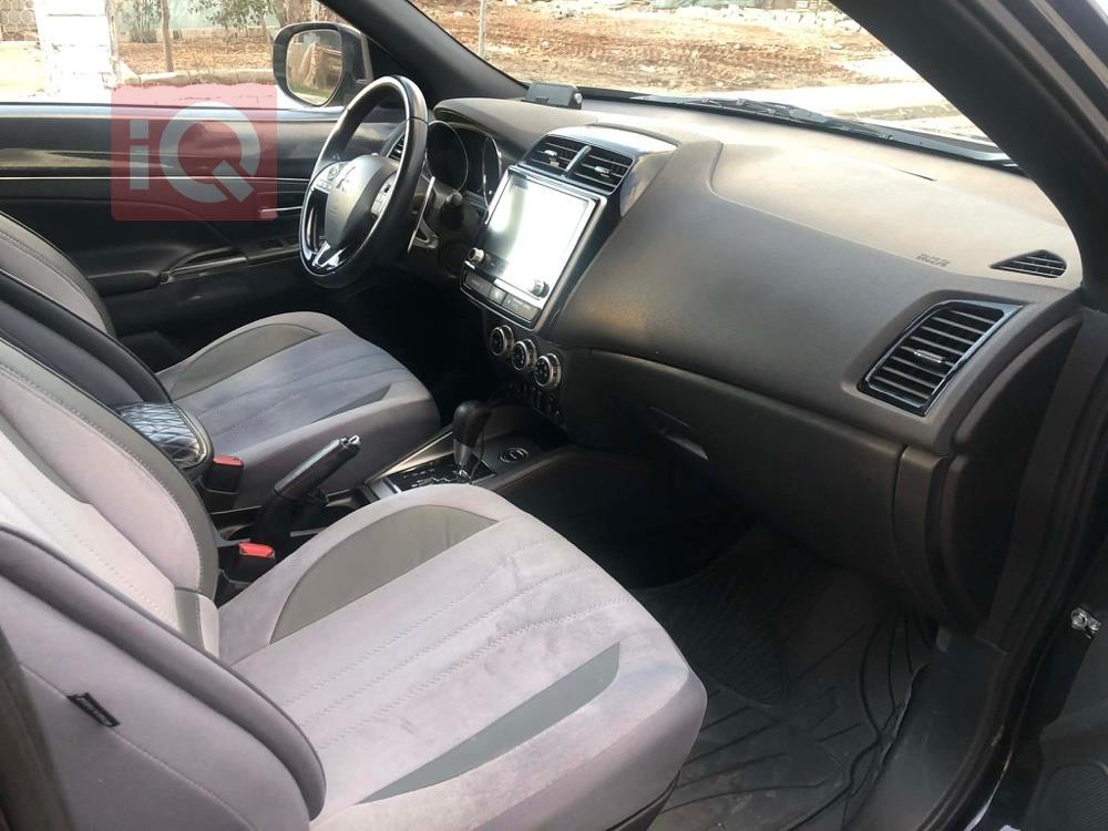 ميتسوبيشي أوتلاندر سبورت